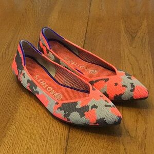 FOR Miriam ONLY **Woman’s Rothy’s The Point melon camo slip on flat. Size 6.5.